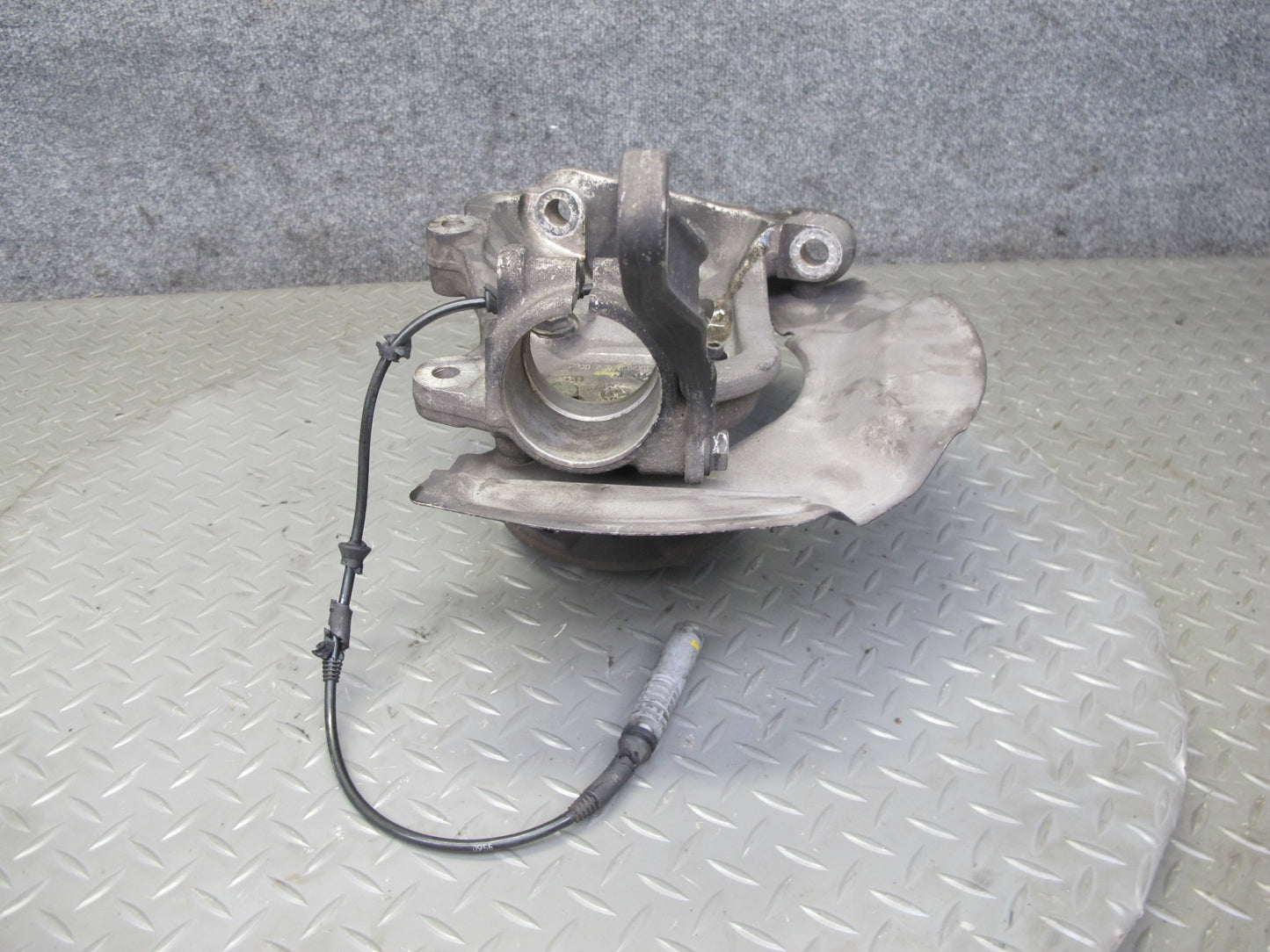 2006-2010 BMW E63 E64 M6 Front Right Spindle Knuckle Wheel Hub Bearing