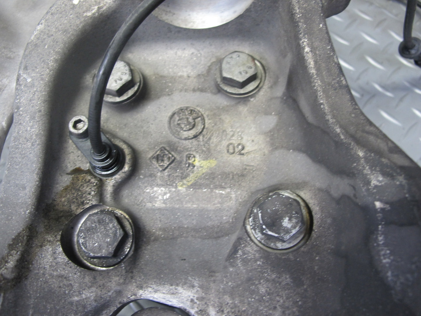 2006-2010 BMW E63 E64 M6 Front Right Spindle Knuckle Wheel Hub Bearing