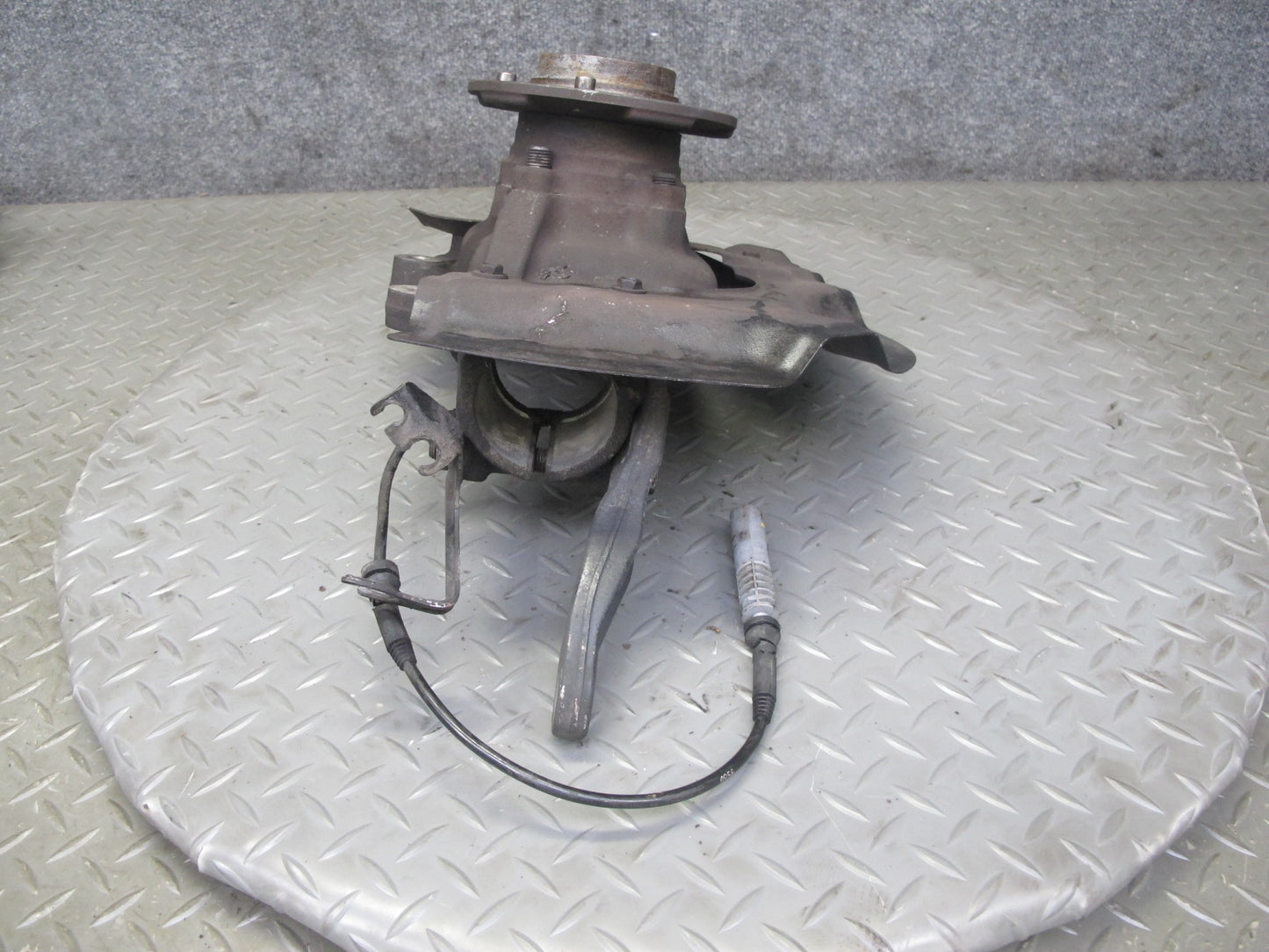 2006-2010 BMW E63 E64 M6 Front Left Spindle Knuckle Wheel Hub Bearing