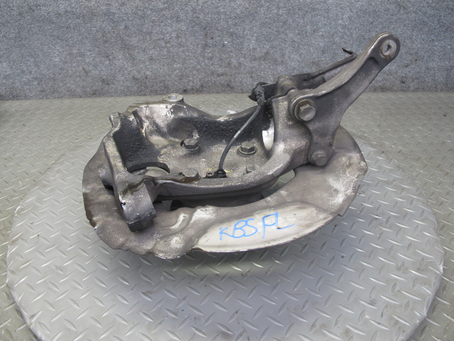 2006-2010 BMW E63 E64 M6 Front Left Spindle Knuckle Wheel Hub Bearing