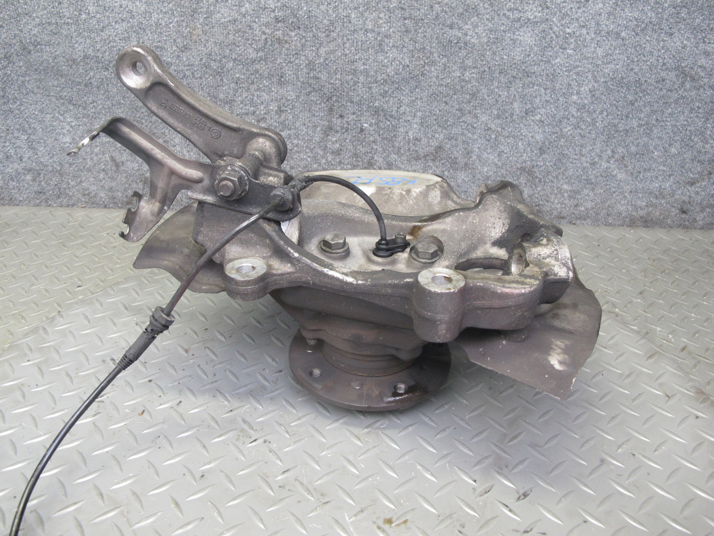 2006-2010 BMW E63 E64 M6 Front Left Spindle Knuckle Wheel Hub Bearing