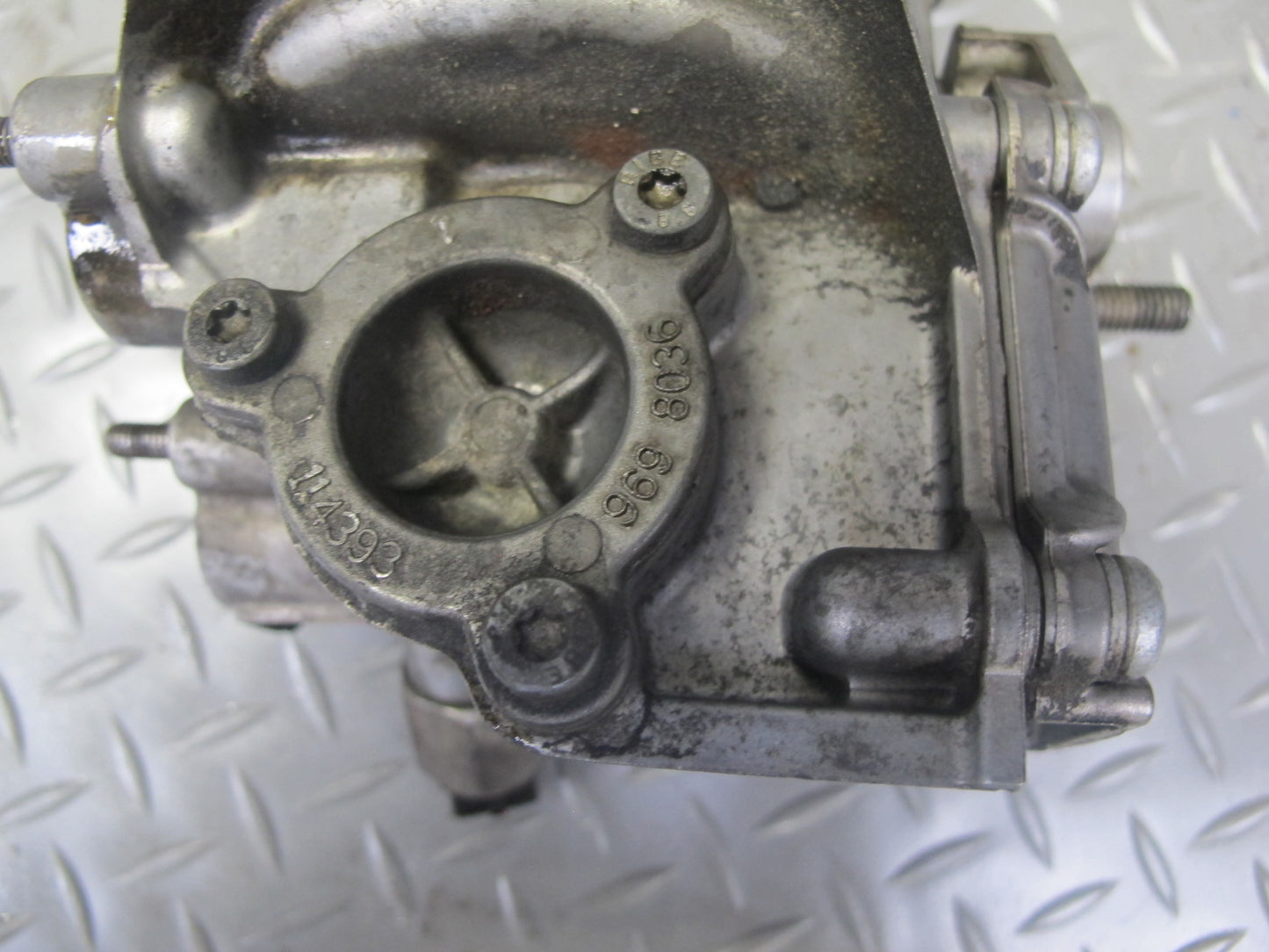 2006-2010 BMW E63 E64 M6 M5 Engine Oil Filter Housing 7836449