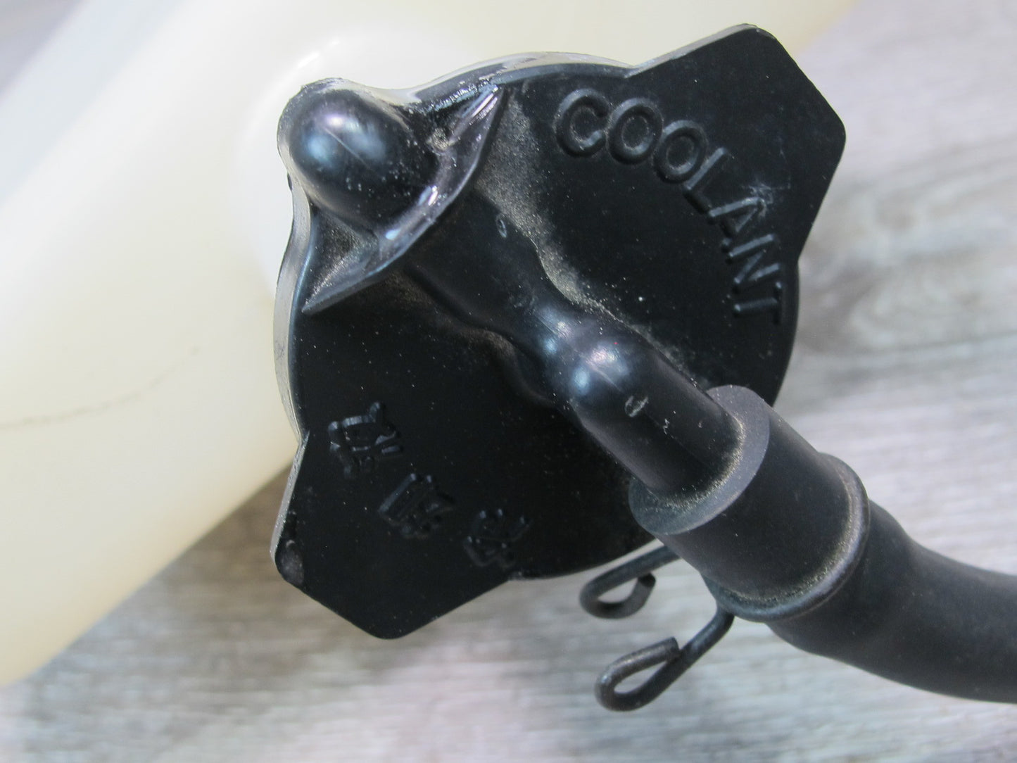 1998-2007 Lexus J100 LX470 Coolant Reservoir Overflow Bottle Expansion Tank
