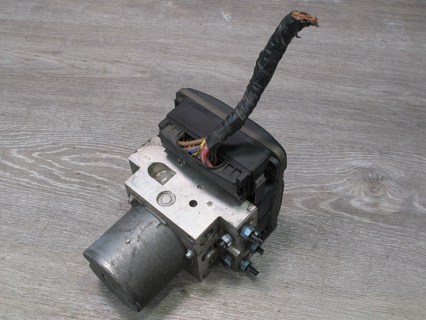 2010-2011 BMW E72 X6 Hybrid Anti Lock Brake ABS Pump Module 6796885