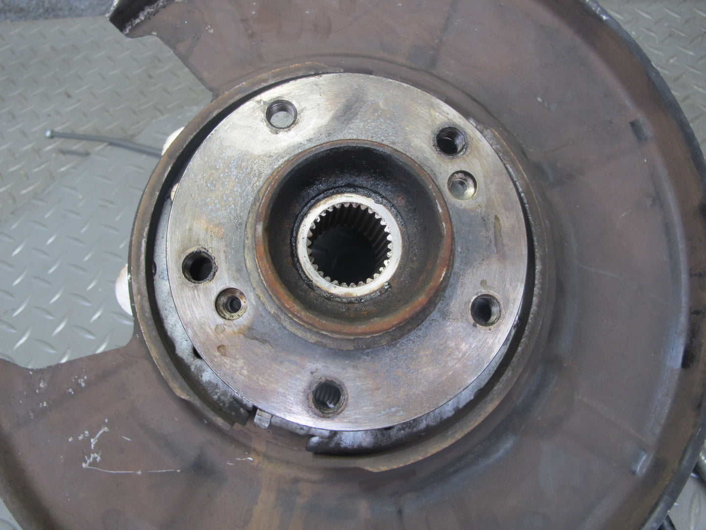 2006-2010 BMW E63 E64 M6 Rear Right Spindle Knuckle Wheel Hub Bearing