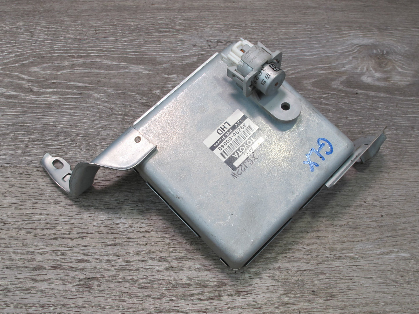 2003-2005 Lexus UZJ100L LX470 Suspension Control Computer Module 89290-60040