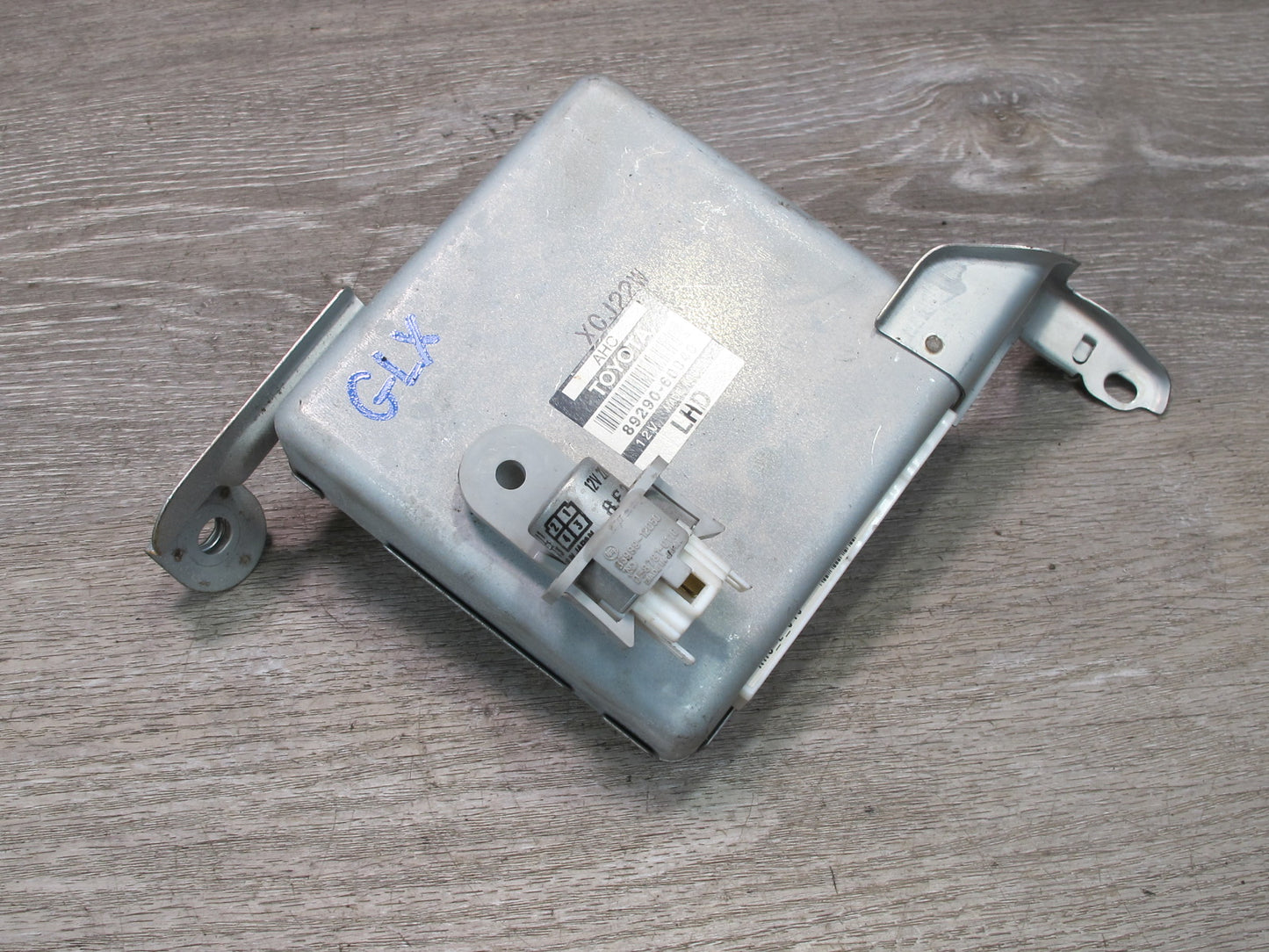 2003-2005 Lexus UZJ100L LX470 Suspension Control Computer Module 89290-60040