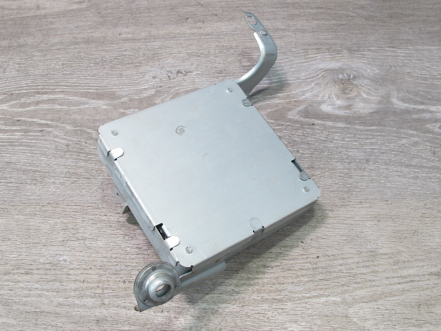 2003-2005 Lexus UZJ100L LX470 Suspension Control Computer Module 89290-60040
