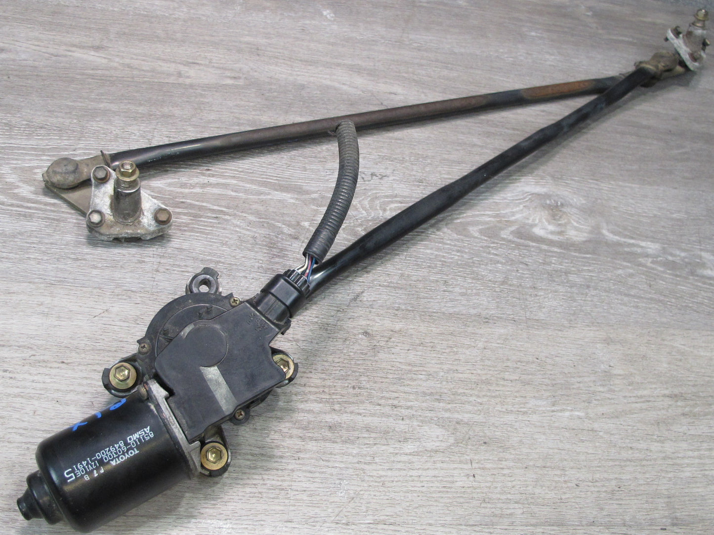 98-07 Lexus UZJ100L LX470 Front Windshield Wiper Transmission Linkage W/ Motor