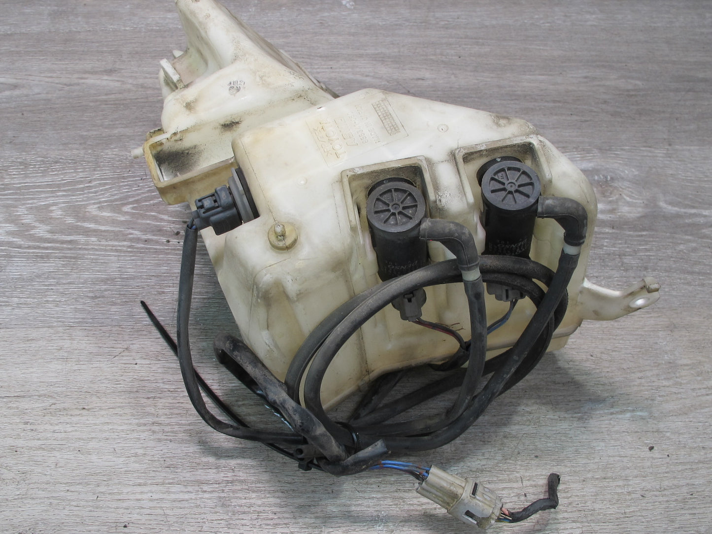 1998-2007 Lexus UZJ100L LX470 Windshield Washer Fluid Reservoir Tank Neck Pump