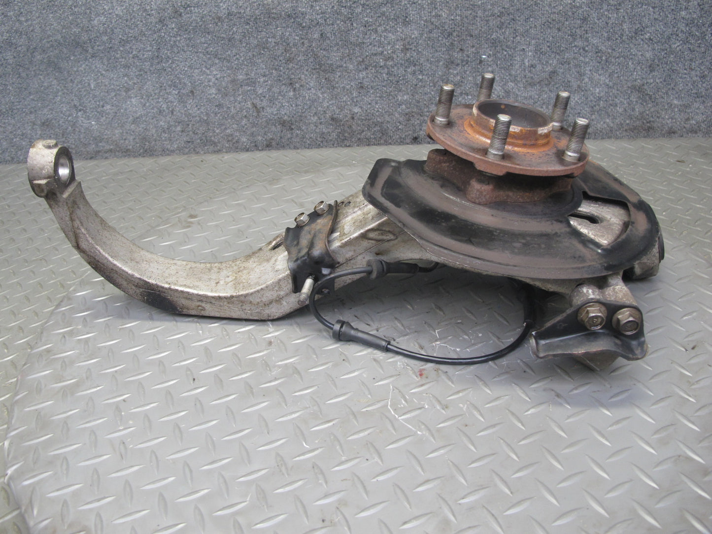 05-09 Nissan 350Z Z33 Front Right Spindle Knuckle Wheel Hub Bearing OEM