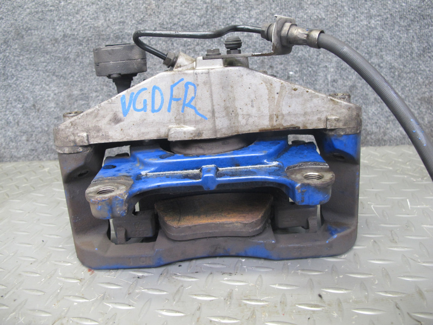 2008 VW Golf MK5 R32 VR6 AWD Set of 2 Front Left & Right Brake Caliper OEM