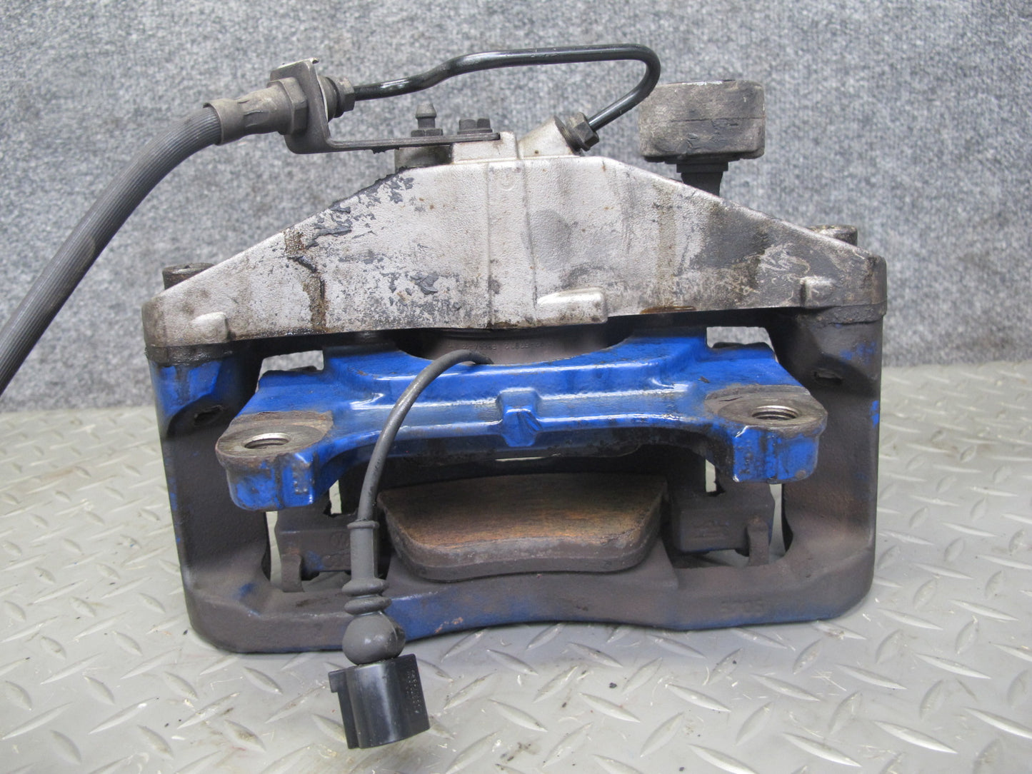 2008 VW Golf MK5 R32 VR6 AWD Set of 2 Front Left & Right Brake Caliper OEM