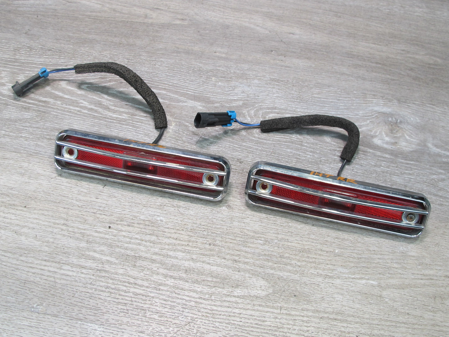 2003-2009 Hummer H2 Rear Left & Right Side Marker Lamp Light Set
