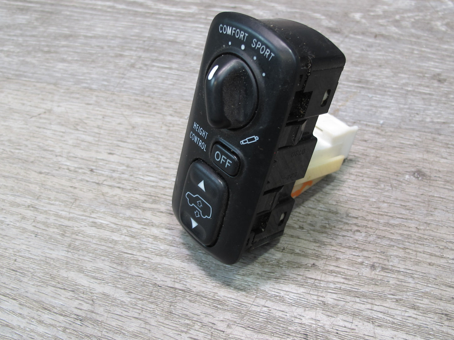 2003-2007 Lexus UZJ100L LX470  Ride Drive Control Suspension Shock Height Switch