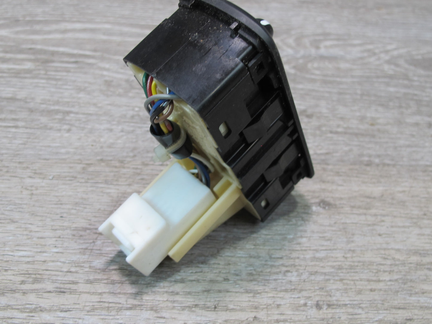2003-2007 Lexus UZJ100L LX470  Ride Drive Control Suspension Shock Height Switch