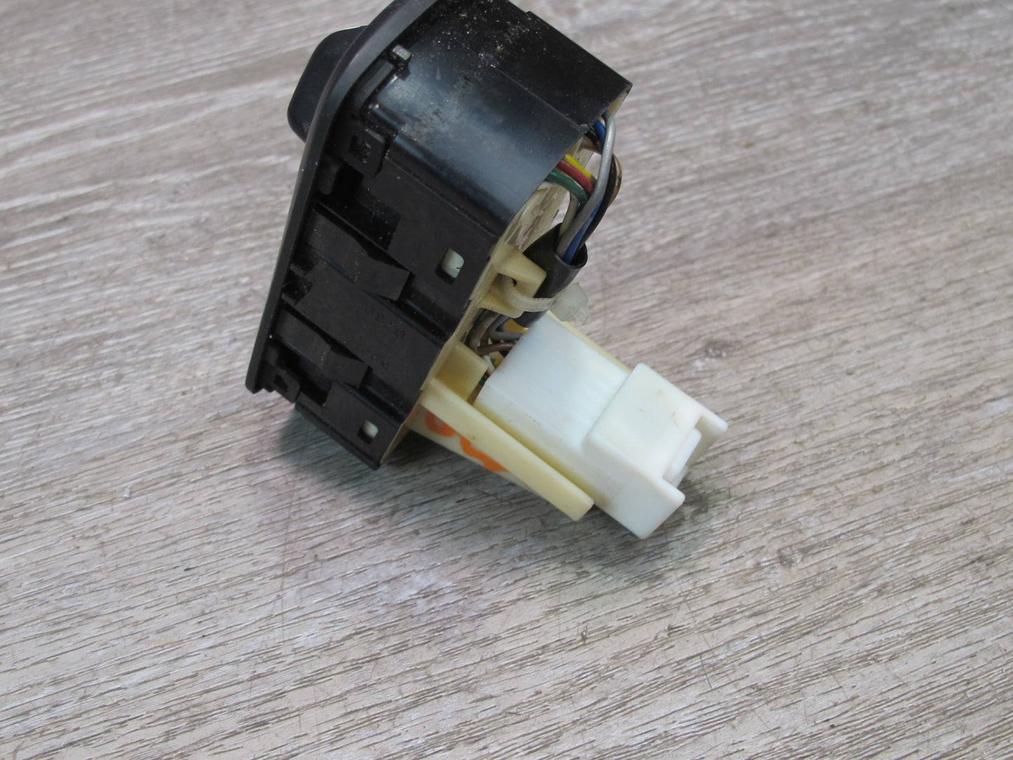 2003-2007 Lexus UZJ100L LX470  Ride Drive Control Suspension Shock Height Switch