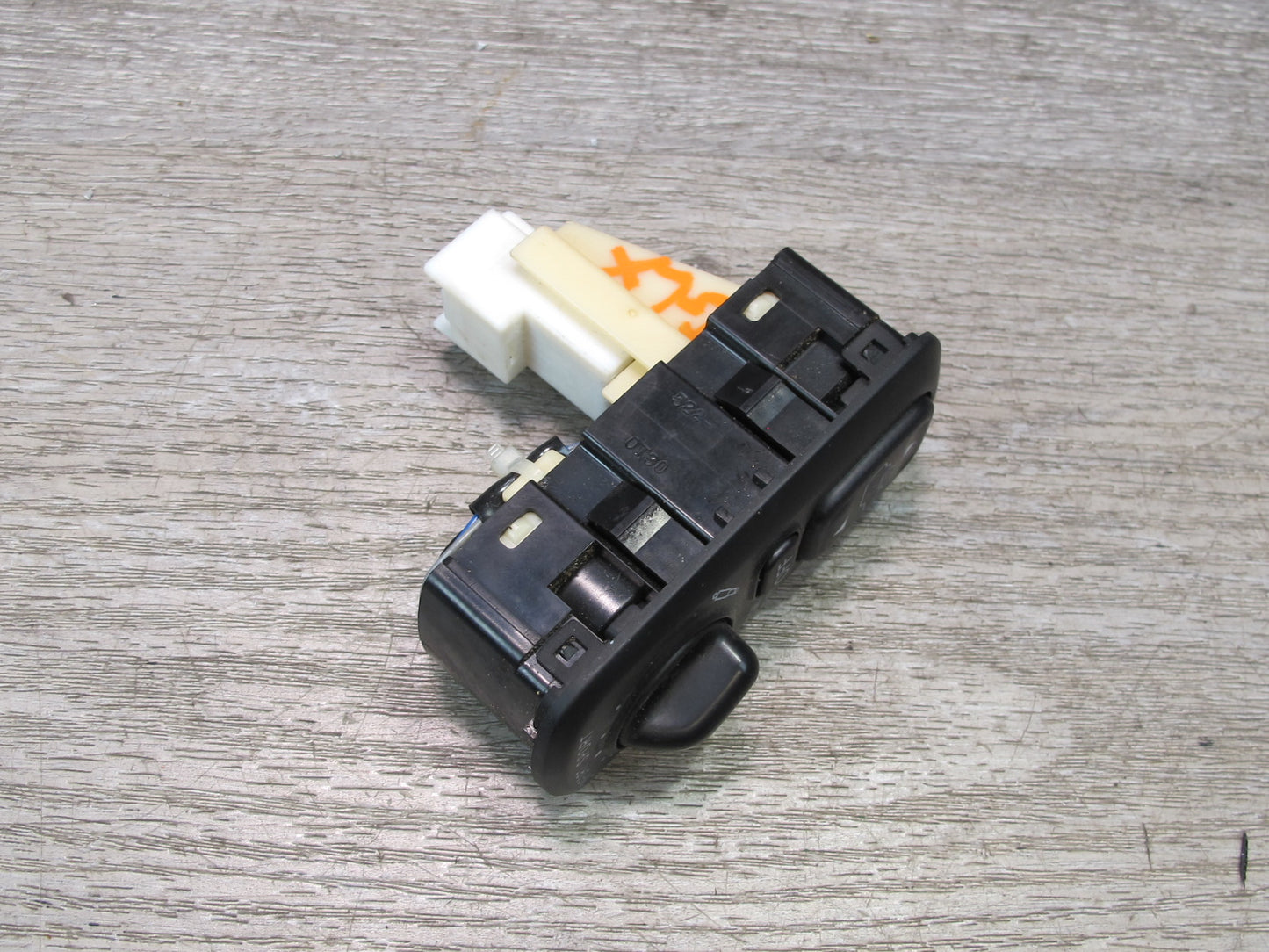 2003-2007 Lexus UZJ100L LX470  Ride Drive Control Suspension Shock Height Switch