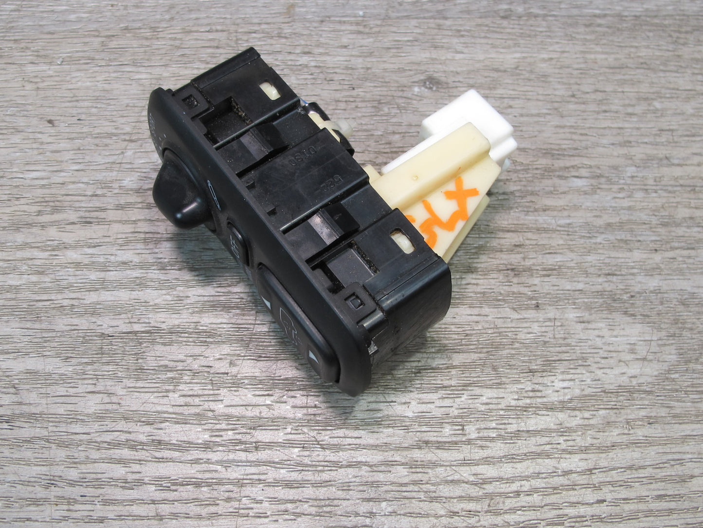 2003-2007 Lexus UZJ100L LX470  Ride Drive Control Suspension Shock Height Switch