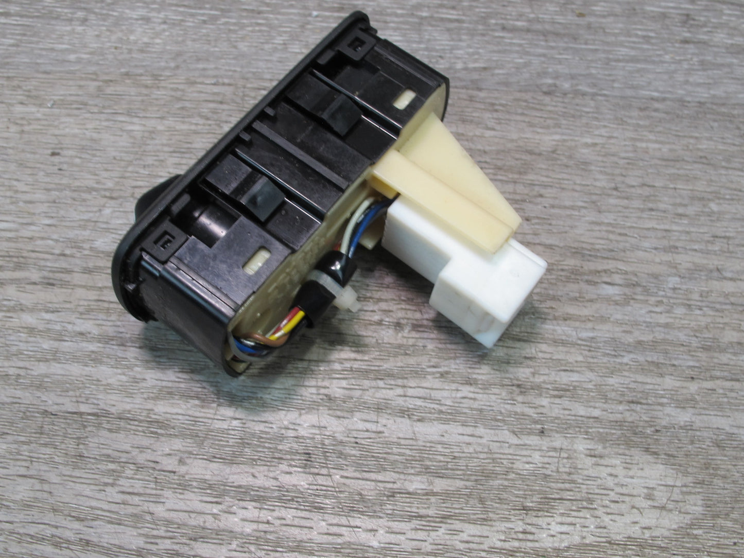 2003-2007 Lexus UZJ100L LX470  Ride Drive Control Suspension Shock Height Switch