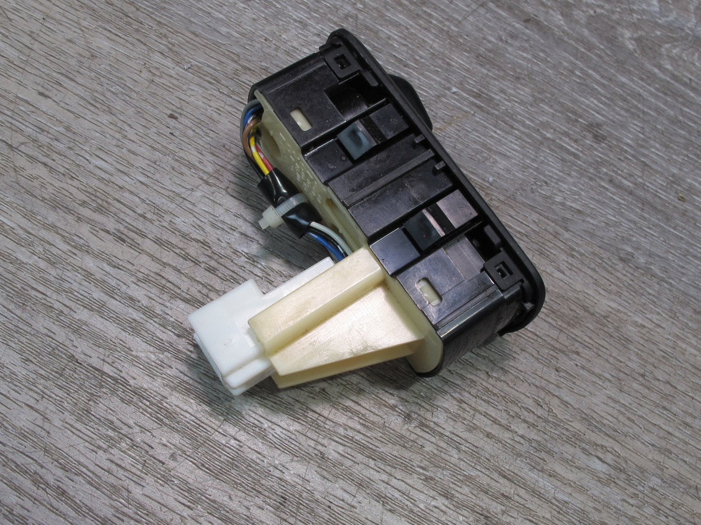 2003-2007 Lexus UZJ100L LX470  Ride Drive Control Suspension Shock Height Switch