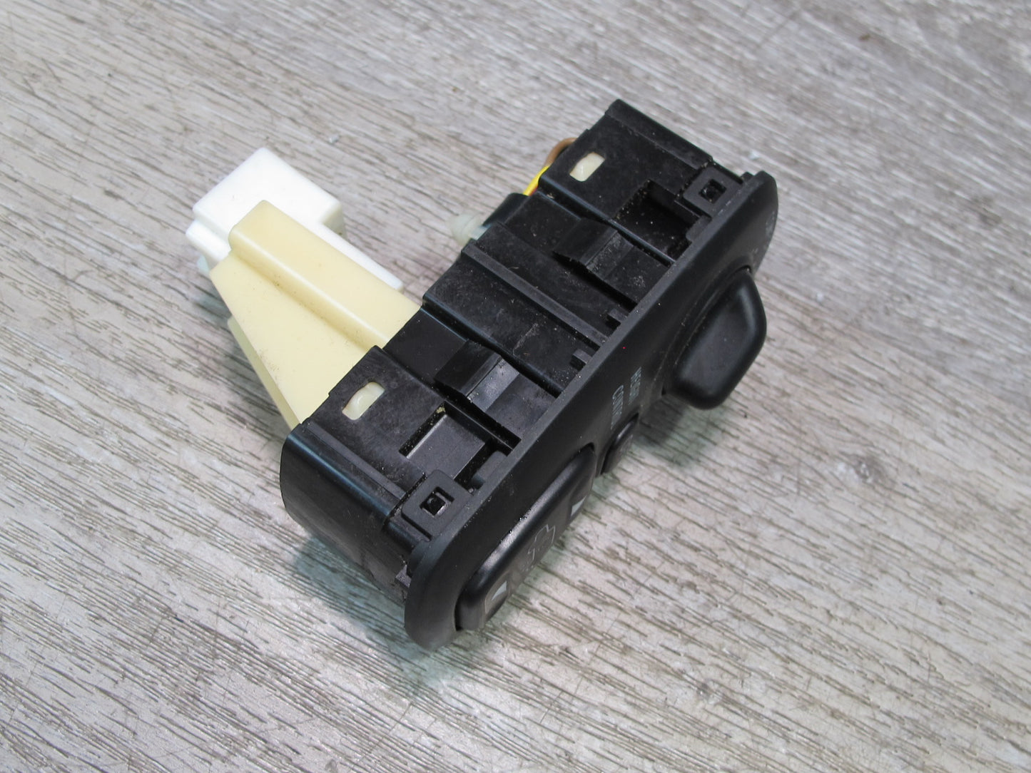 2003-2007 Lexus UZJ100L LX470  Ride Drive Control Suspension Shock Height Switch