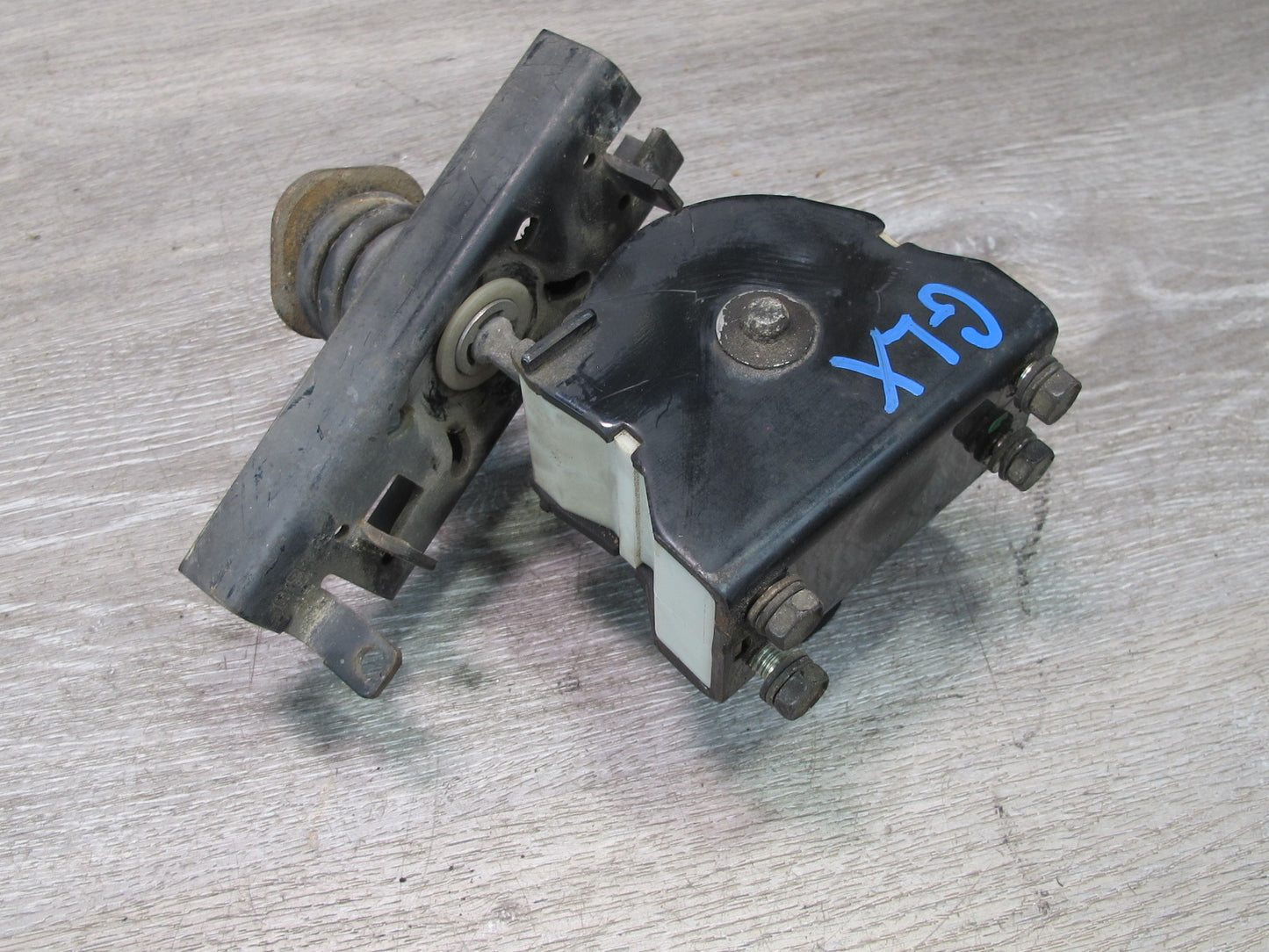 2003-2007 Lexus UZJ100L LX470 Rear Spare Tire Wheel Carrier Hoist