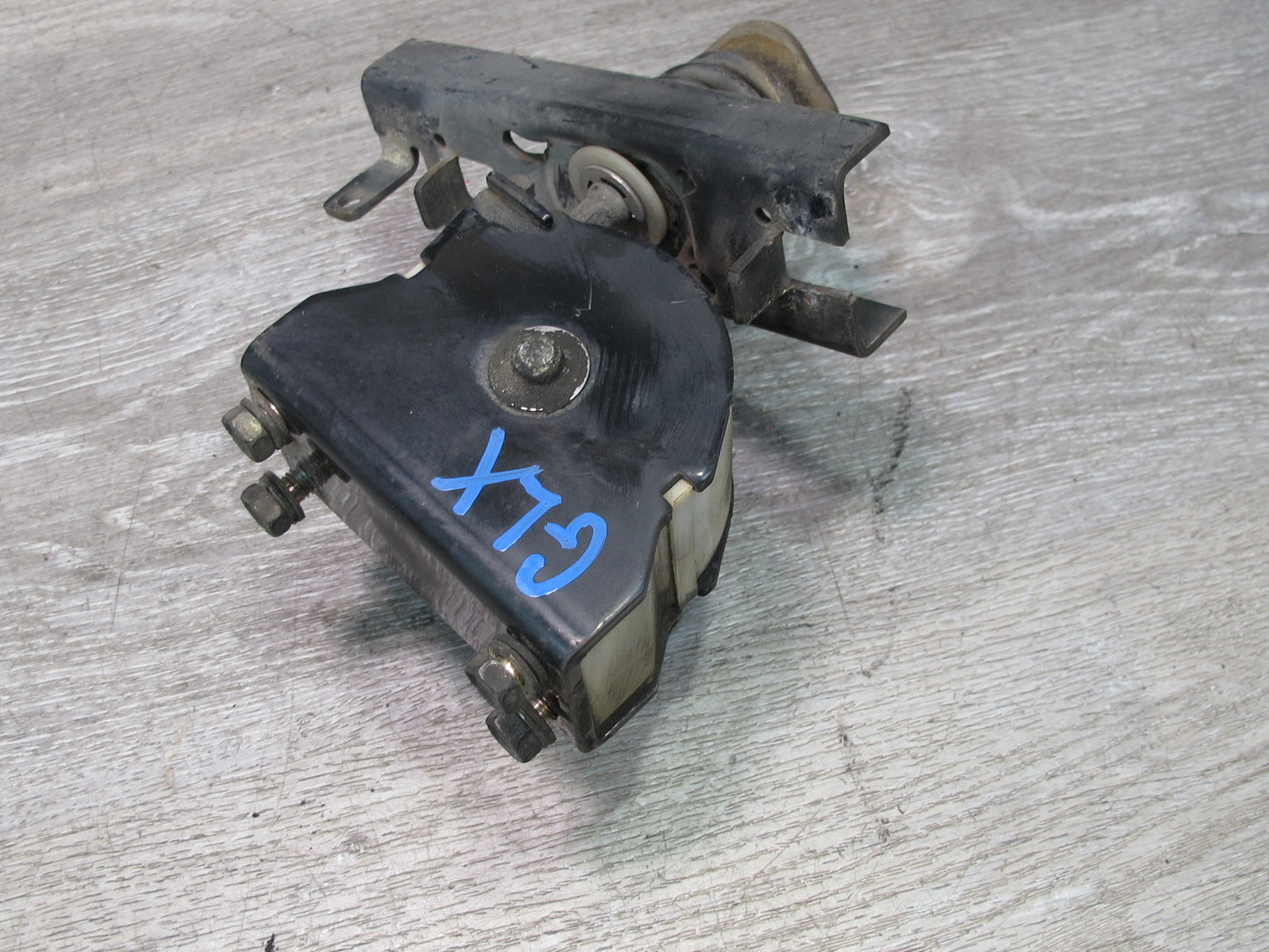 2003-2007 Lexus UZJ100L LX470 Rear Spare Tire Wheel Carrier Hoist