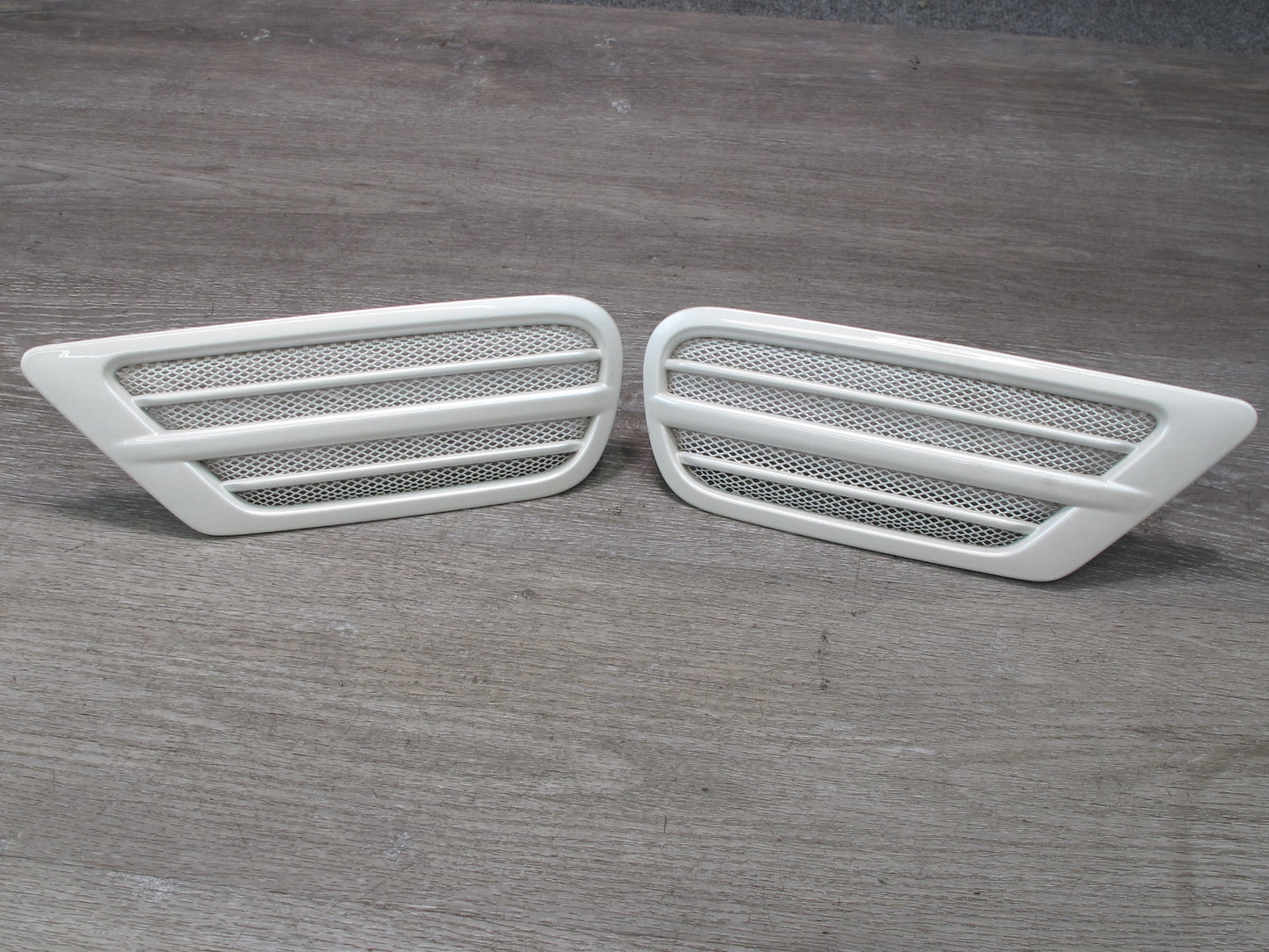 1998-2007 Lexus UZJ100L LX470 Rear Left Right Quarter Vent Trim Grille White Set
