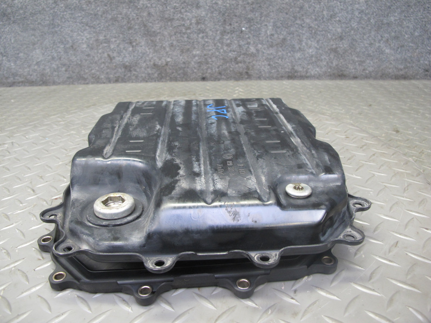2003-2010 Porsche Cayenne 955 A48.50 Automatic Transmission Oil Pan 09D321361A