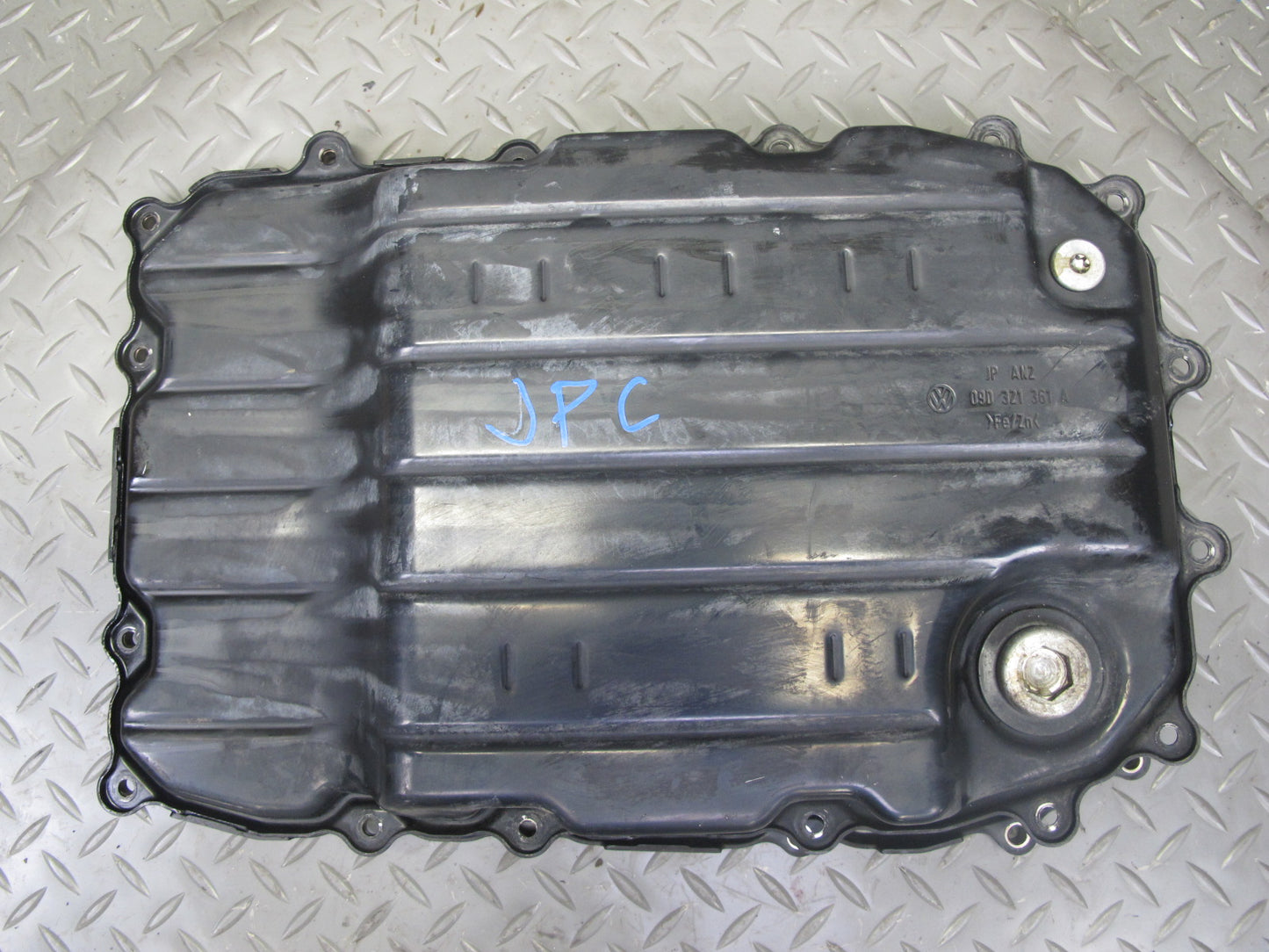 2003-2010 Porsche Cayenne 955 A48.50 Automatic Transmission Oil Pan 09D321361A