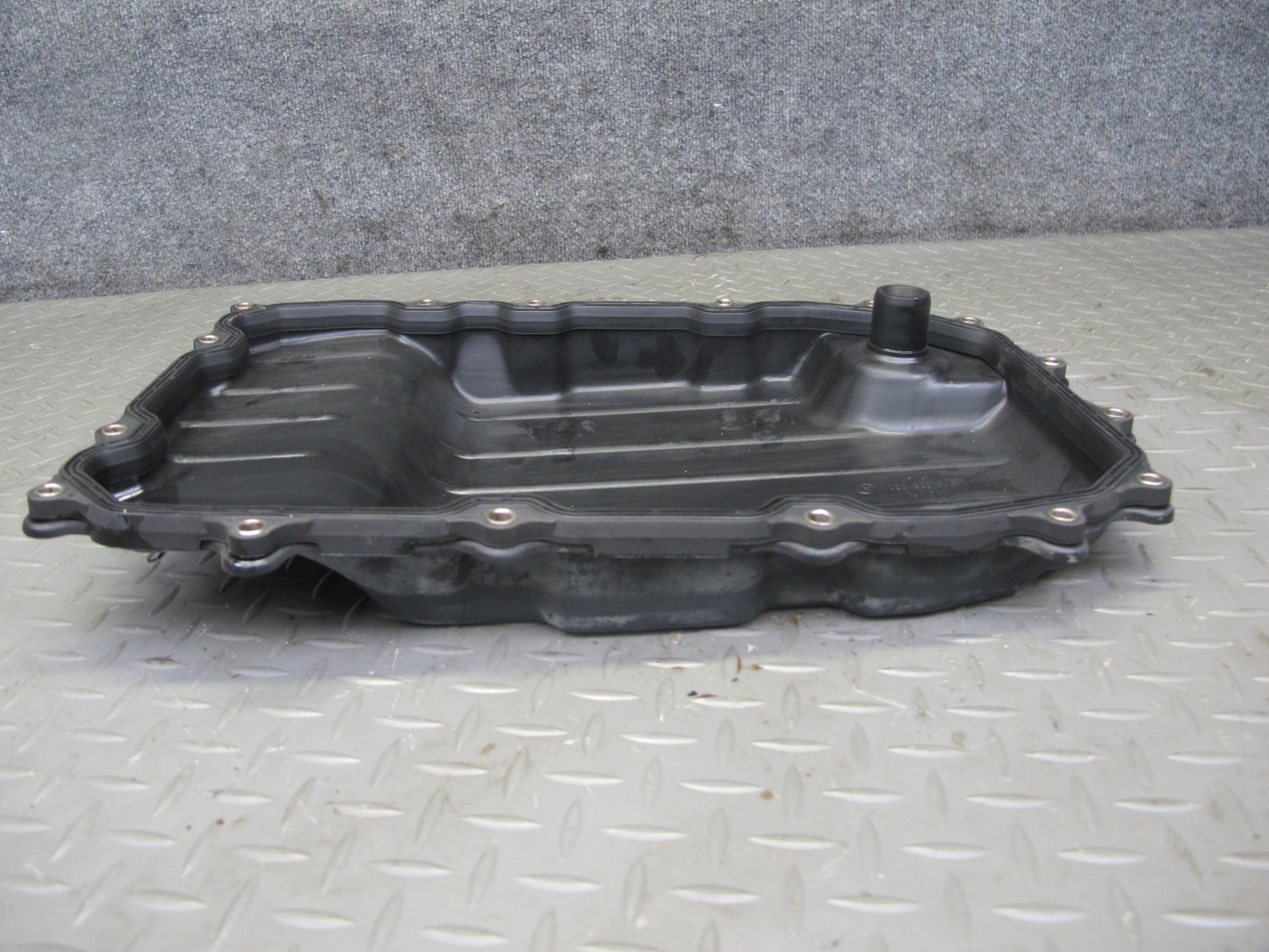 2003-2010 Porsche Cayenne 955 A48.50 Automatic Transmission Oil Pan 09D321361A