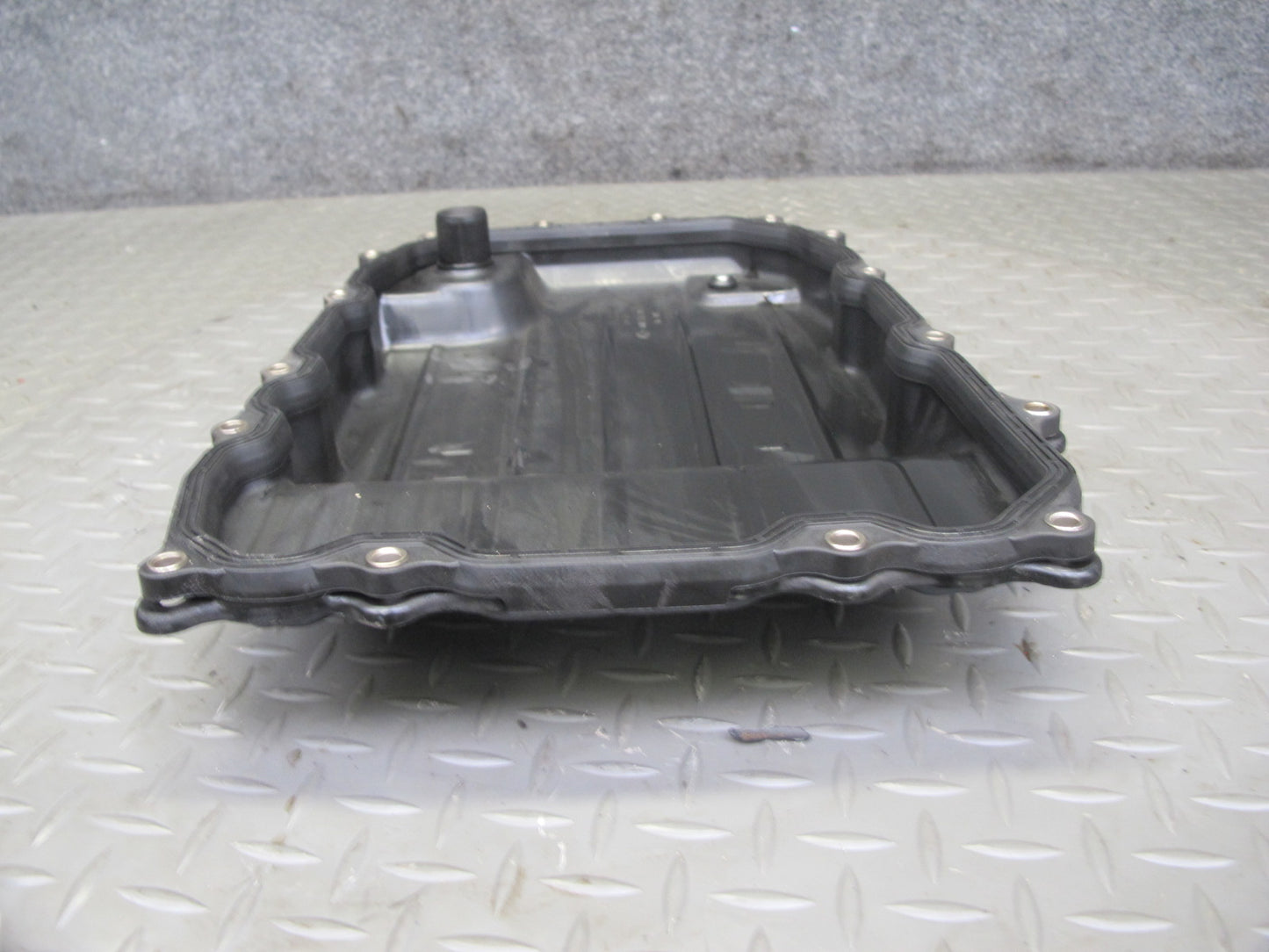 2003-2010 Porsche Cayenne 955 A48.50 Automatic Transmission Oil Pan 09D321361A