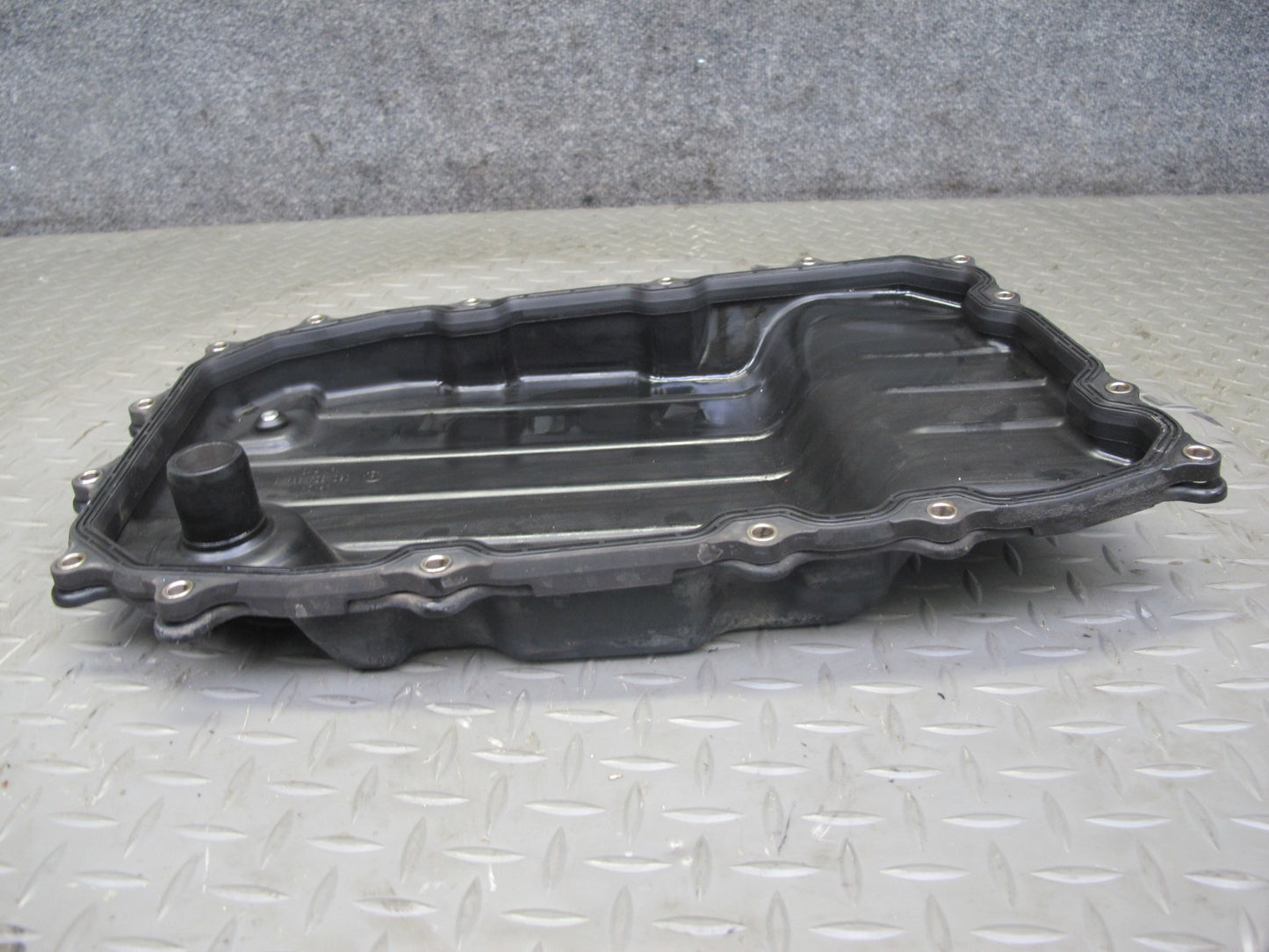2003-2010 Porsche Cayenne 955 A48.50 Automatic Transmission Oil Pan 09D321361A