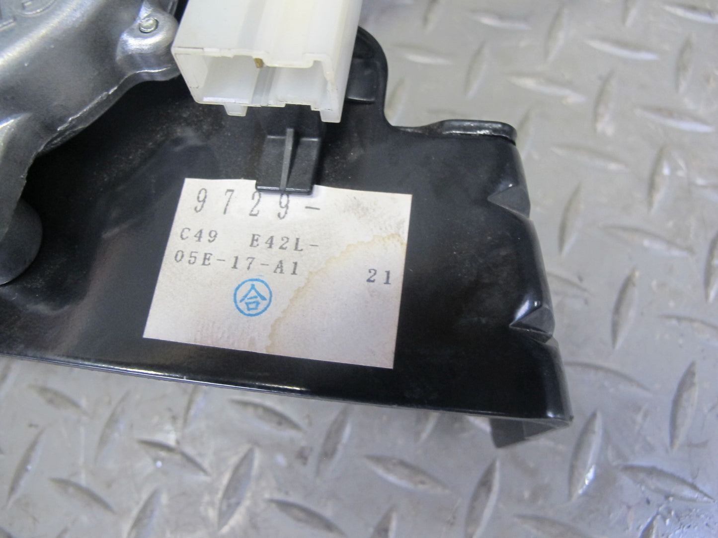 04-05 Nissan 350Z Convert Rear Left Soft TOP Roof Lift Motor w Hinge & Wire OEM