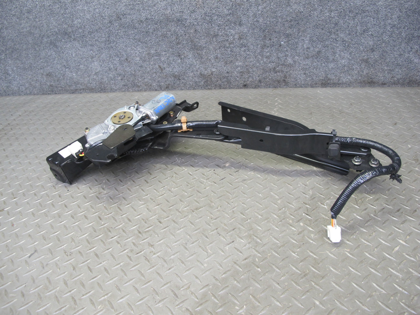 04-05 Nissan 350Z Convert Rear Left Soft TOP Roof Lift Motor w Hinge & Wire OEM