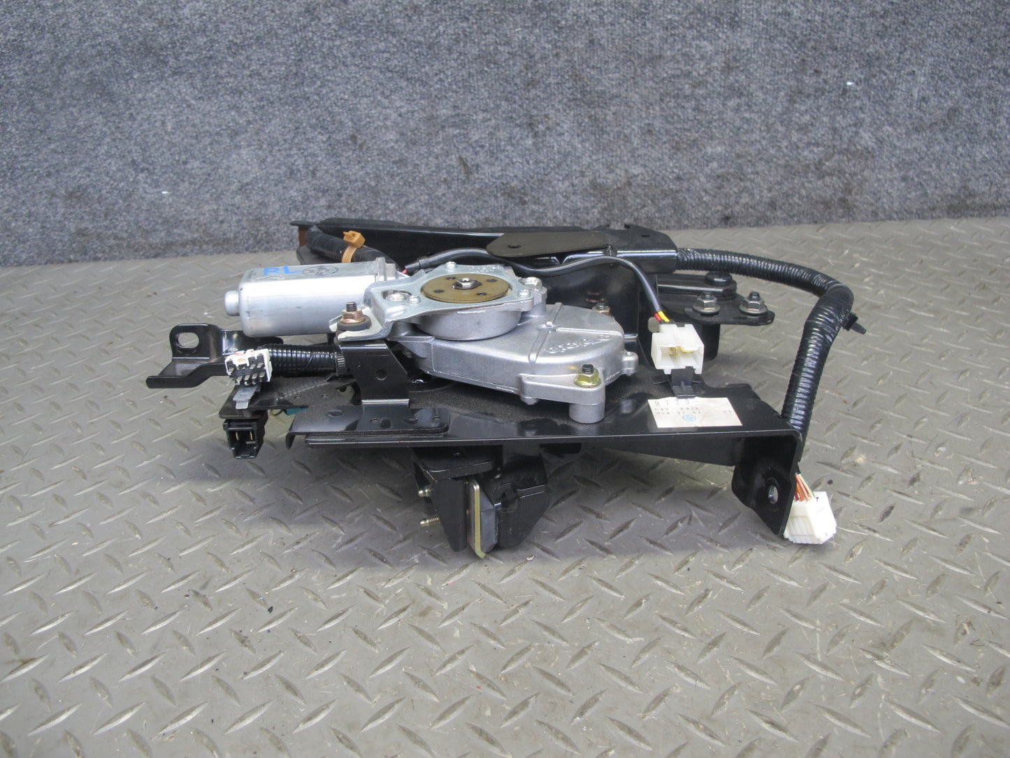 04-05 Nissan 350Z Convert Rear Left Soft TOP Roof Lift Motor w Hinge & Wire OEM