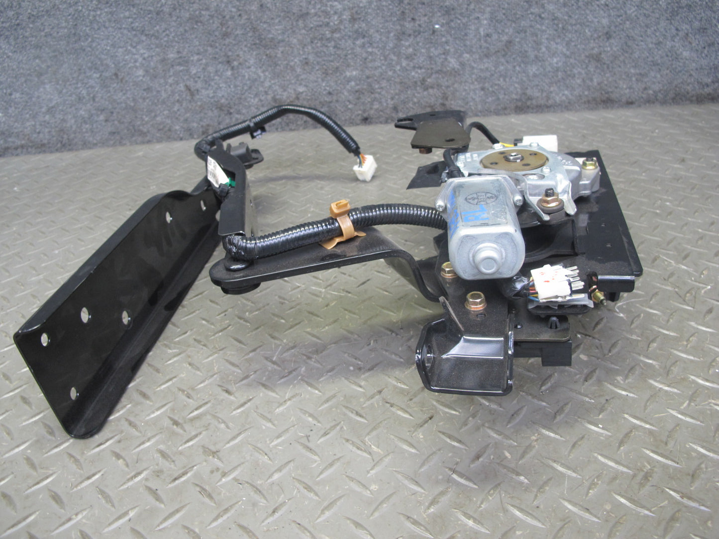 04-05 Nissan 350Z Convert Rear Left Soft TOP Roof Lift Motor w Hinge & Wire OEM