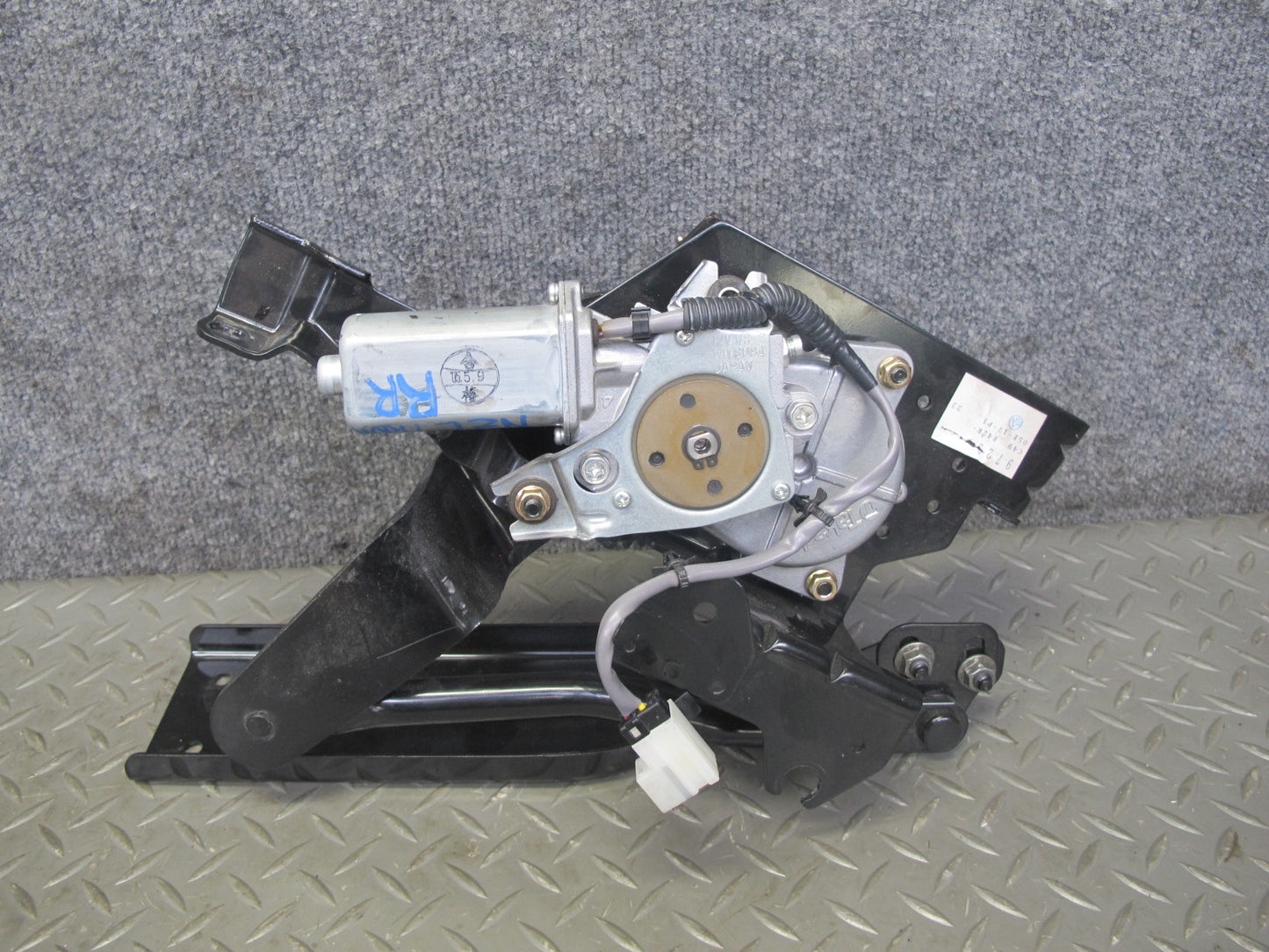 04-05 Nissan 350Z Z33 Convert Rear Right Soft TOP Roof Lift Motor w Hinge OEM