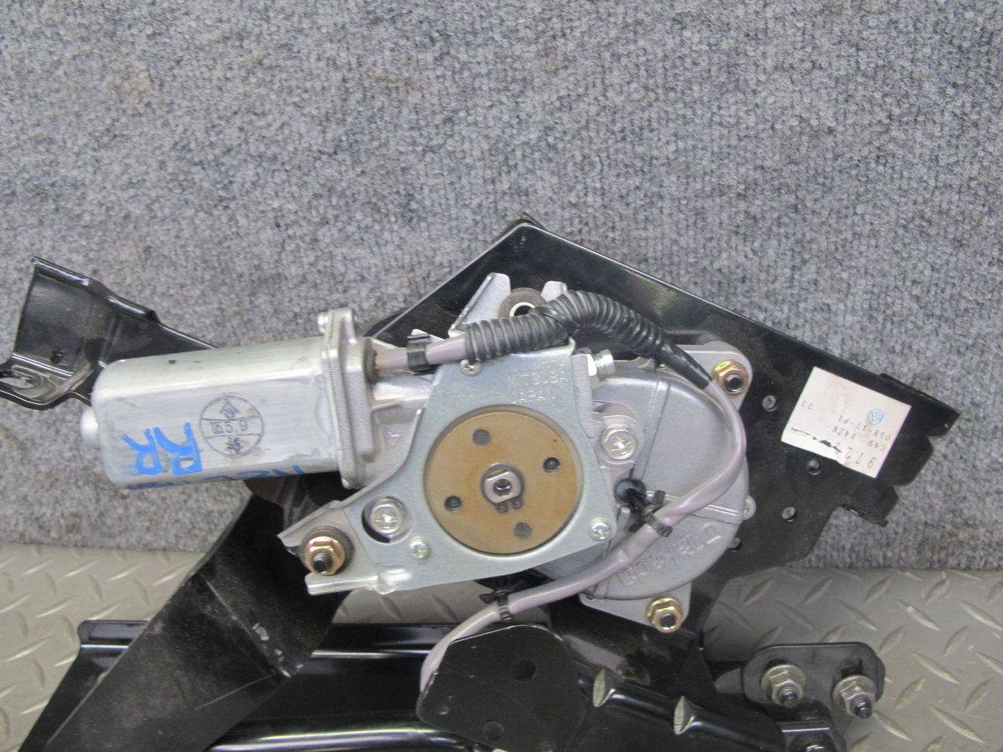 04-05 Nissan 350Z Z33 Convert Rear Right Soft TOP Roof Lift Motor w Hinge OEM