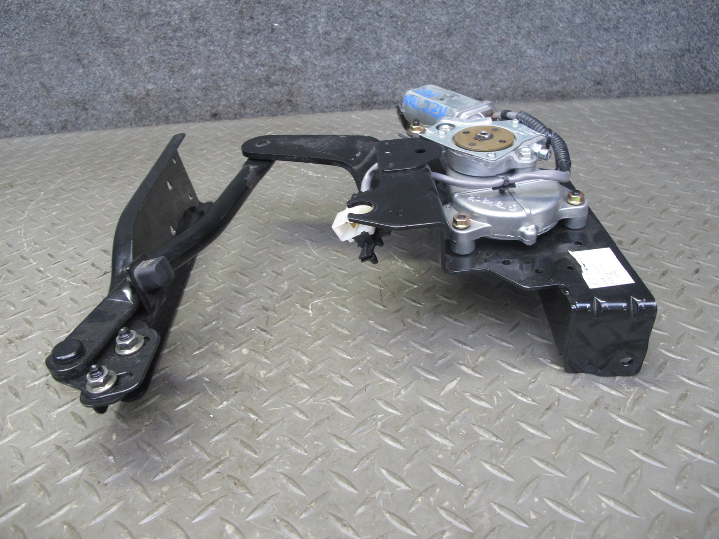 04-05 Nissan 350Z Z33 Convert Rear Right Soft TOP Roof Lift Motor w Hinge OEM