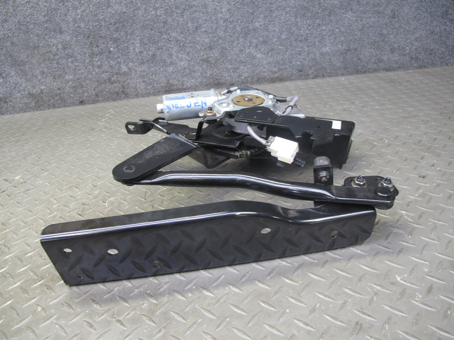 04-05 Nissan 350Z Z33 Convert Rear Right Soft TOP Roof Lift Motor w Hinge OEM