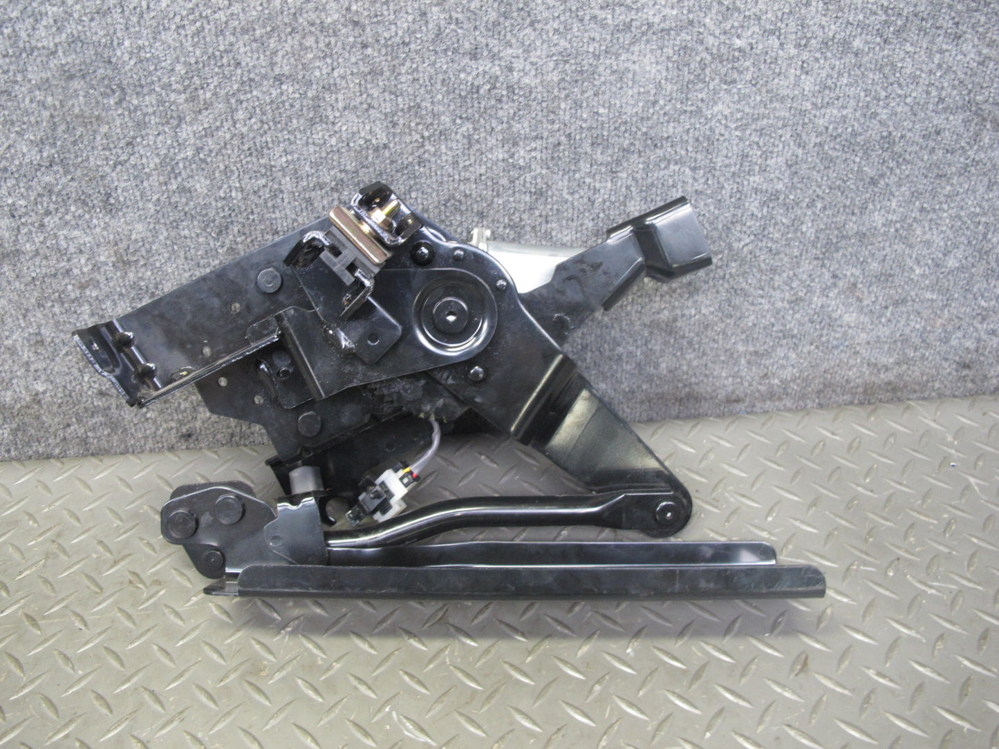 04-05 Nissan 350Z Z33 Convert Rear Right Soft TOP Roof Lift Motor w Hinge OEM