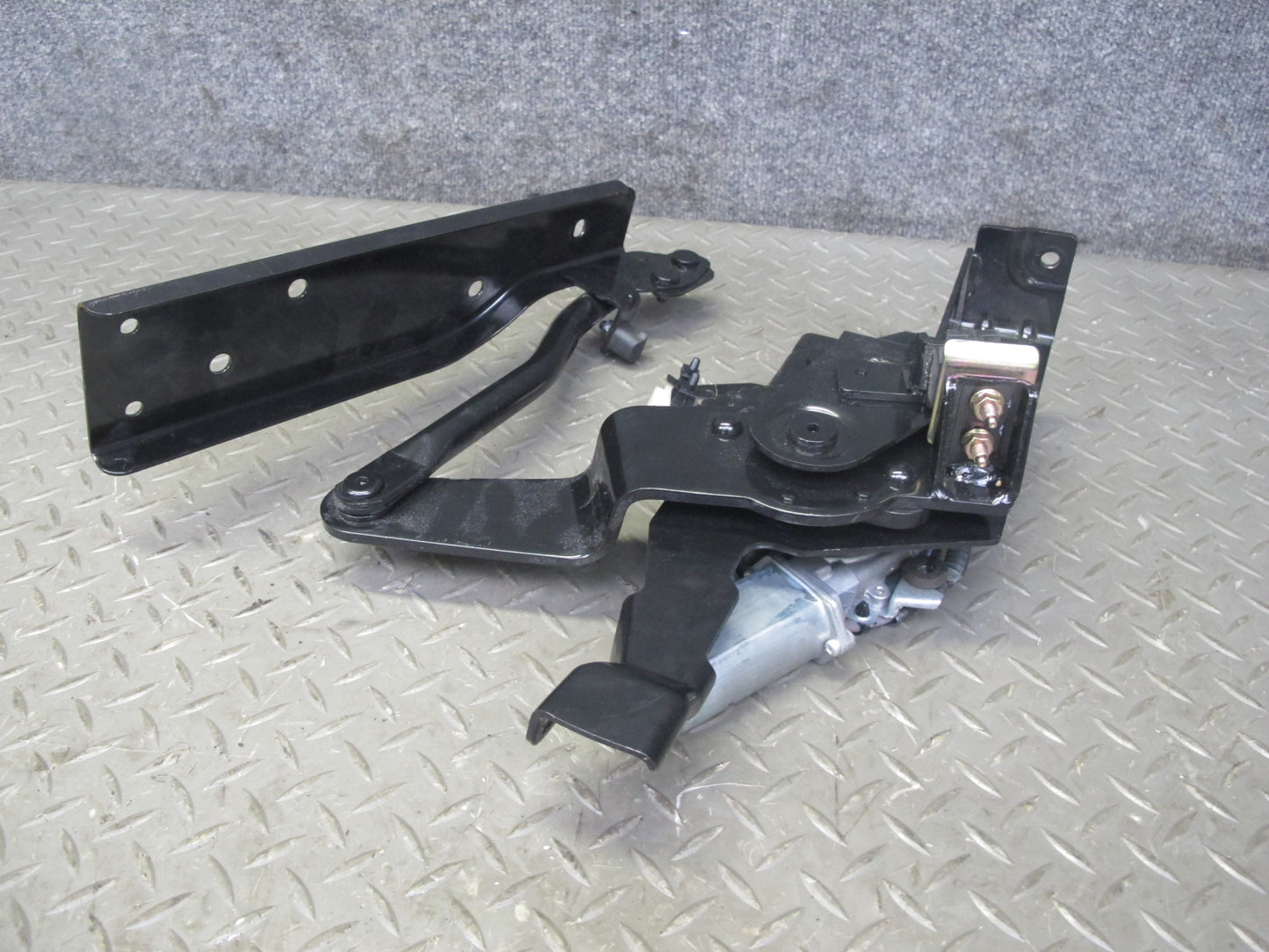 04-05 Nissan 350Z Z33 Convert Rear Right Soft TOP Roof Lift Motor w Hinge OEM