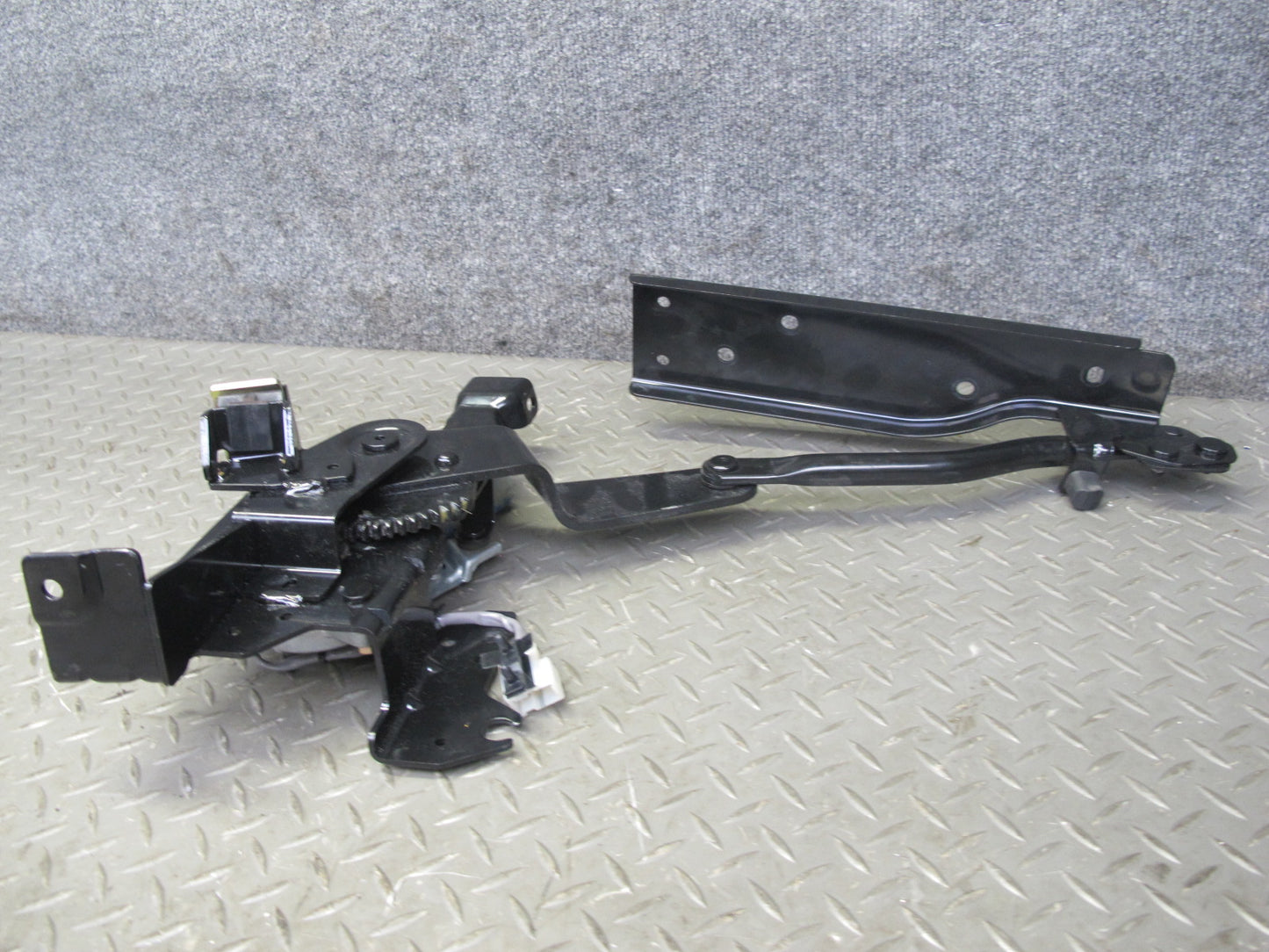 04-05 Nissan 350Z Z33 Convert Rear Right Soft TOP Roof Lift Motor w Hinge OEM