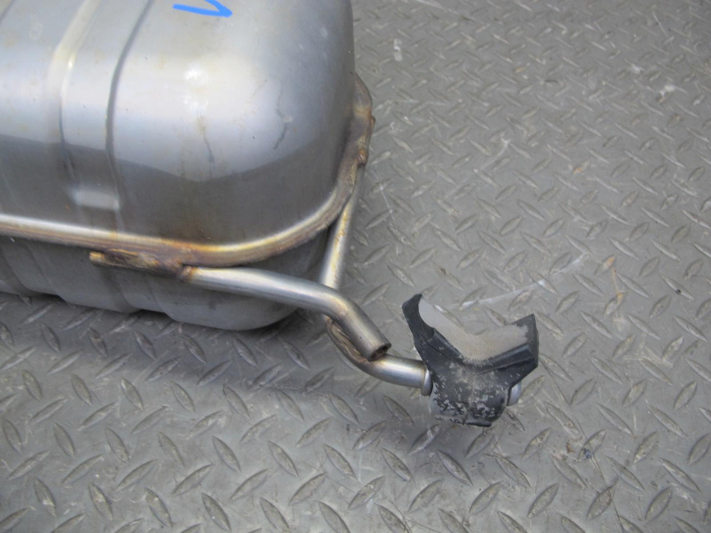 2008 VW Golf MK5 R32 VR6 3.2L Rear Exhaust Muffler w Tips OEM