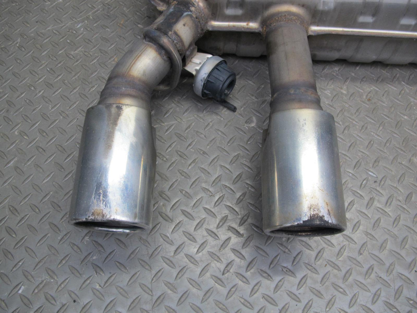 2008 VW Golf MK5 R32 VR6 3.2L Rear Exhaust Muffler w Tips OEM