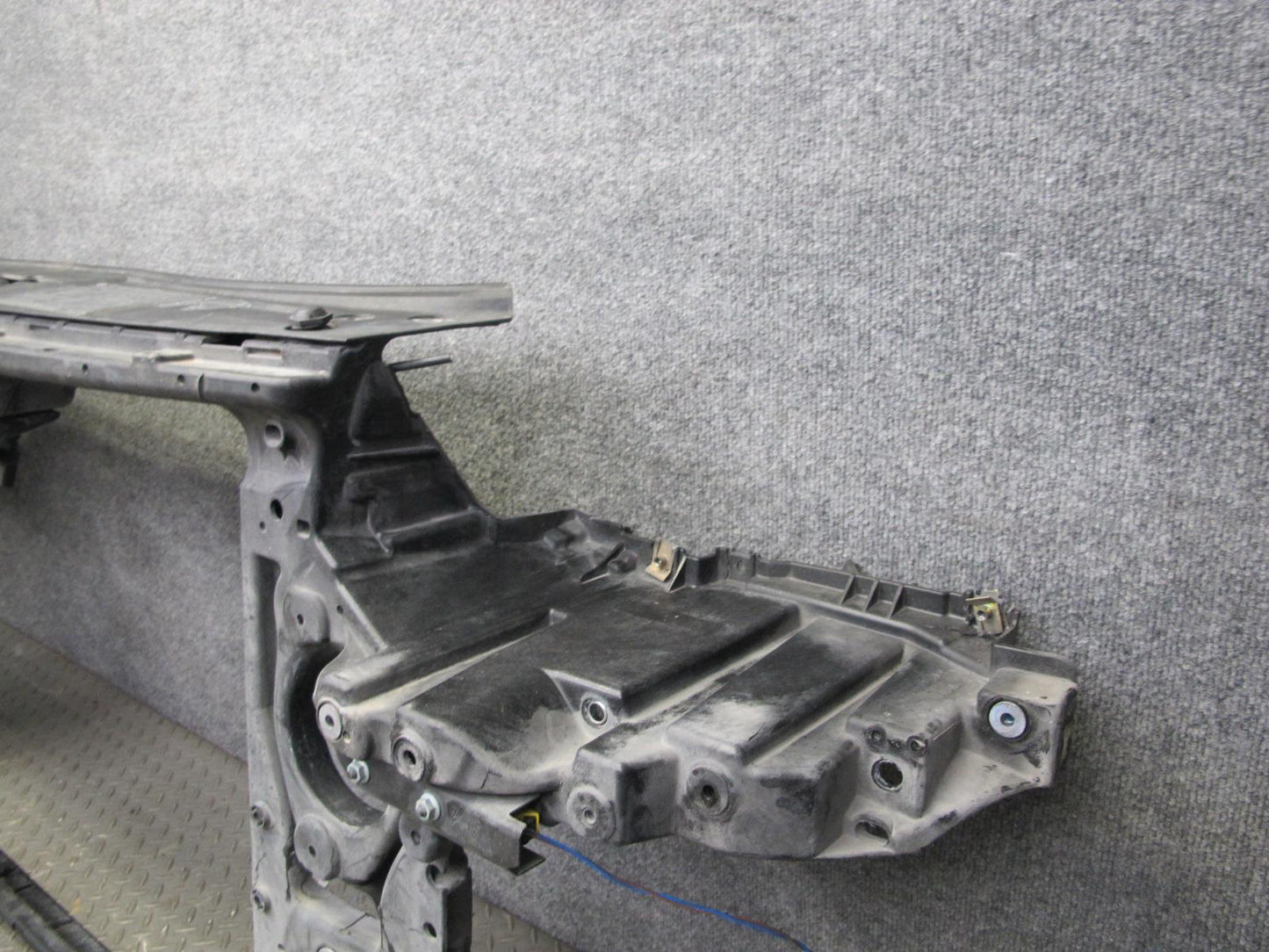 2003-2010 Porsche Cayenne 955 Engine Radiator Core Support Frame Bracket