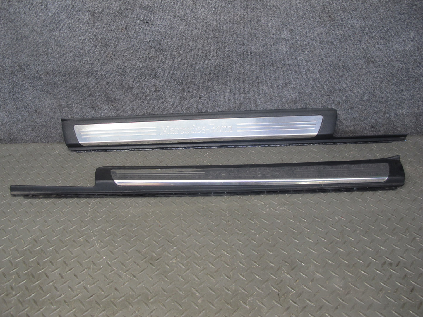 12-20 Mercedes R172 SLK SLC Left Right Side Door Sill Scuff Step Trim Panel Set