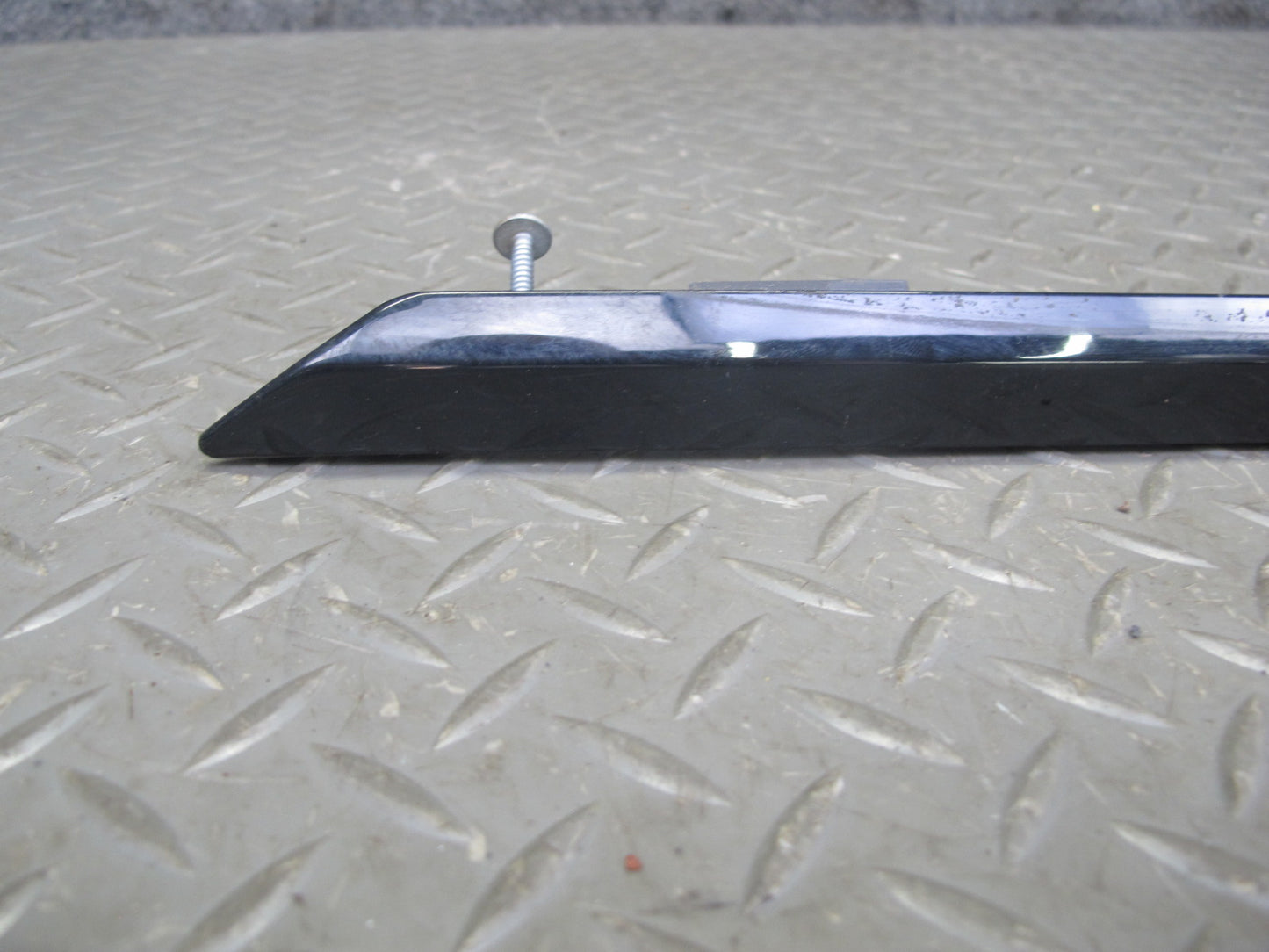 2013-2022 Land Range Rover L405 Front Left Door Upper Window Trim Molding